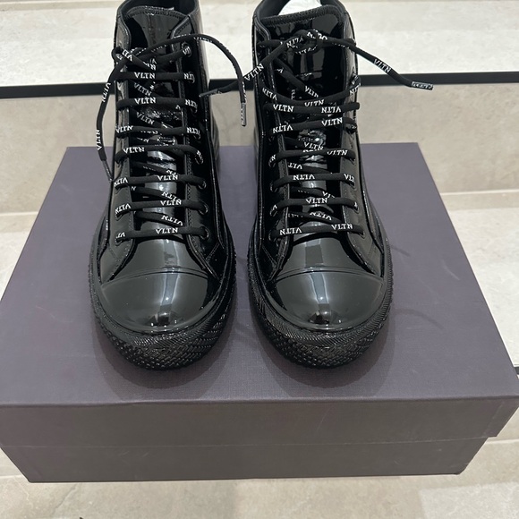Brand new Valentino hightop sneakers. - Picture 4 of 9